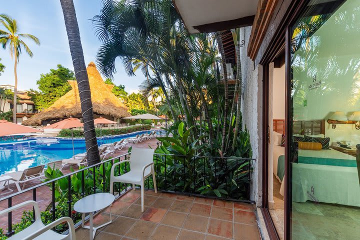 Guest room with balcony or terrace