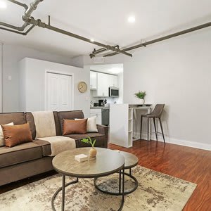 Stylish & Furnished Studio in Lakeview