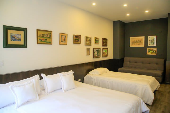 Quadruple guest room