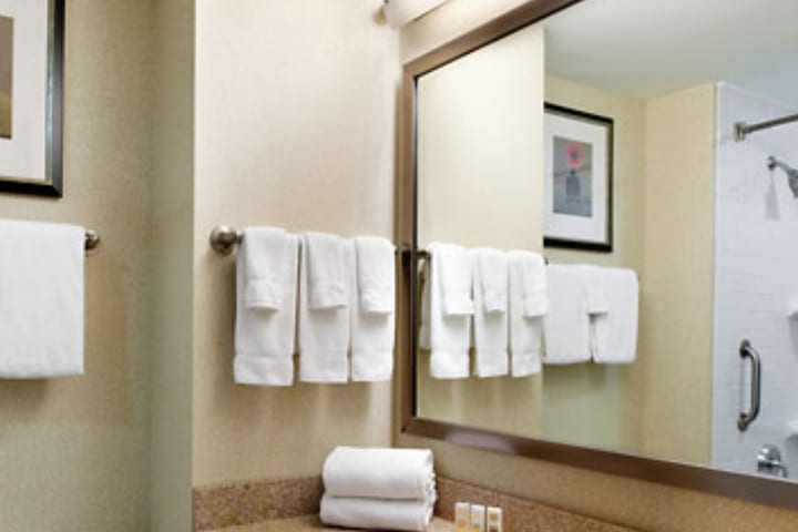 Guest bathroom at the Courtyard New York Manhattan - Upper East Side hotel