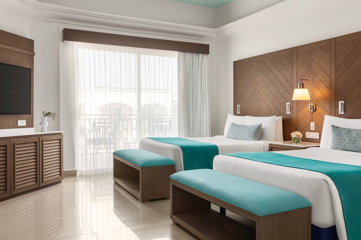 Junior suite with 2 queen size beds with ocean view