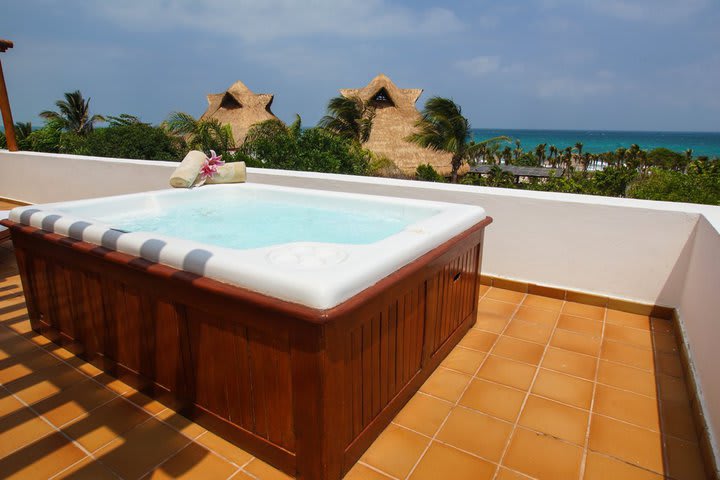 Jacuzzi exterior en una suite