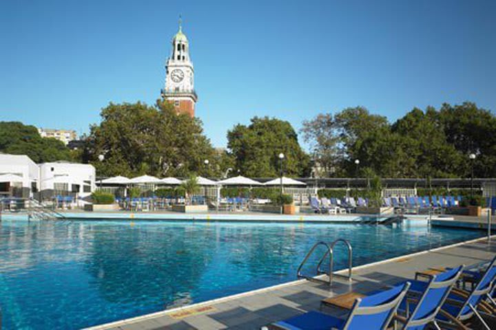 Alberca al aire libre en el hotel Sheraton Buenos Aires