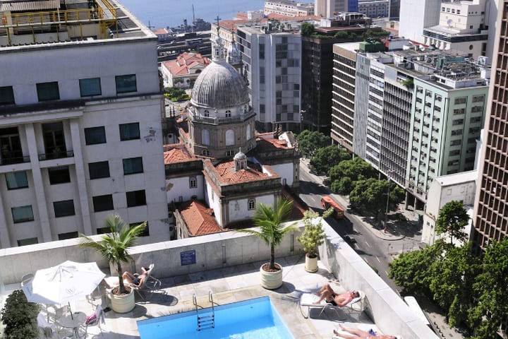 El hotel Windsor Guanabara Palace está cerca de la Praça de la República en Río de Janeiro