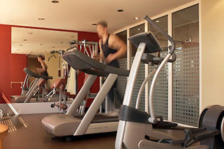 Workout in the fitness center at the Novotel Athenes