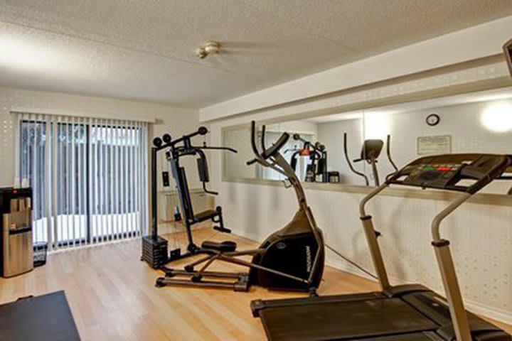 Gimnasio del hotel Comfort Inn East en el distrito Scarborough de Toronto