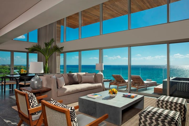 Suite penthouse de 2 niveles frente a la playa