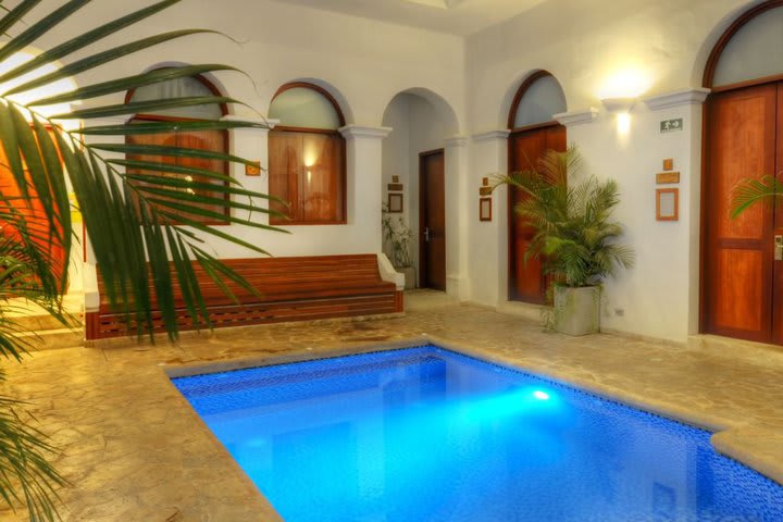 Piscina en el primer piso