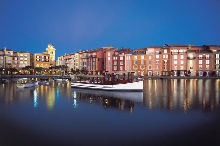 Vista de la bahía en la noche