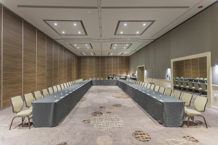 Meeting rooms can accommodate up to 1,200 guests