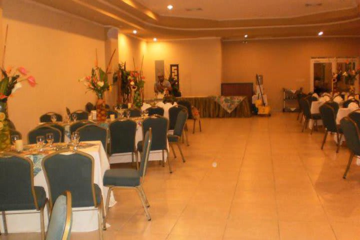 Servicio de banquete dentro del Hotel Internacional David