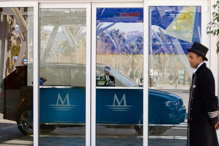 Entrada del hotel Eurostars Grand Marina en Barcelona