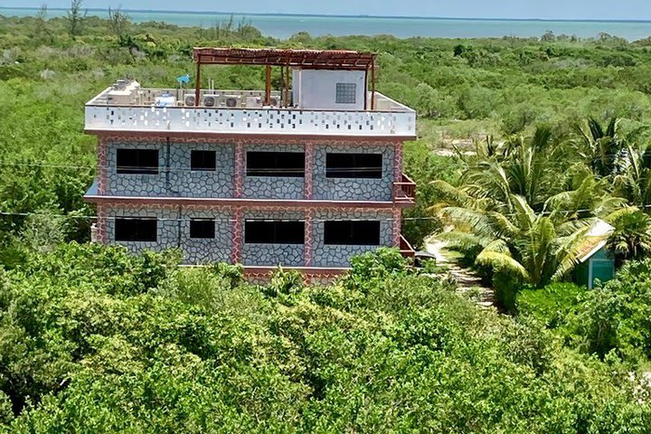 Hotel rodeado de áreas verdes