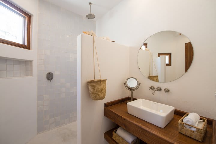 Guest bathroom with shower