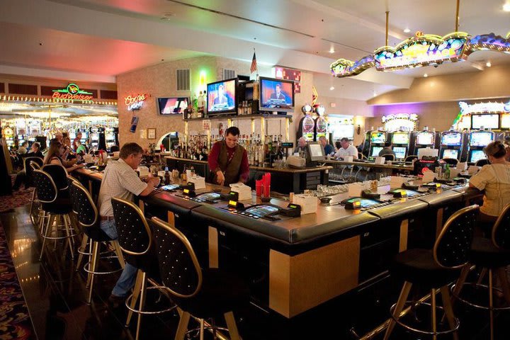 Come enjoy the casino and your favorite drink at the Four Queens hotel in Las Vegas