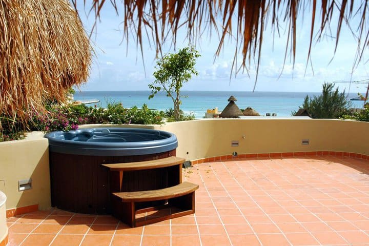 Jacuzzi con vista al mar Caribe