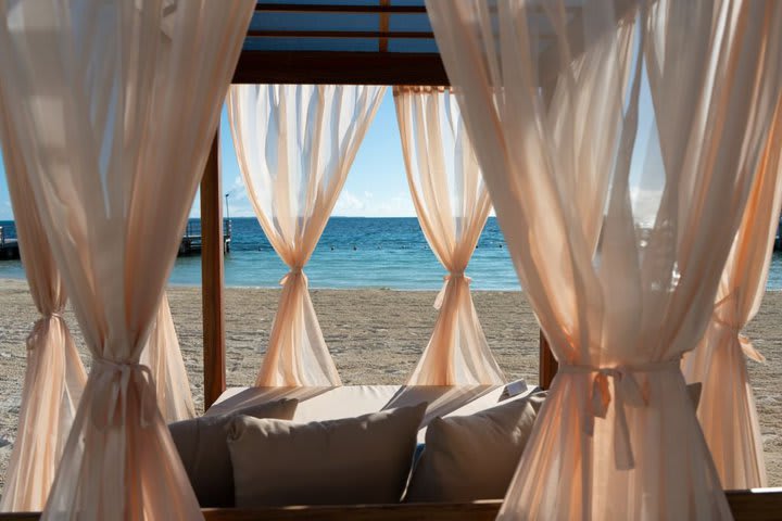 Oceanfront massages cabin