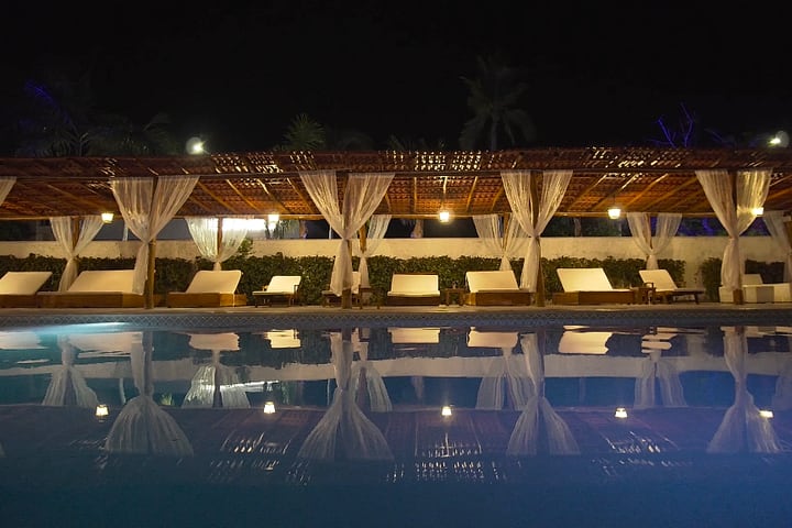 Piscina de noche