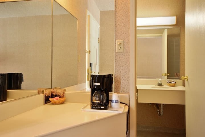 Bathroom amenities at Travelodge Center Strip