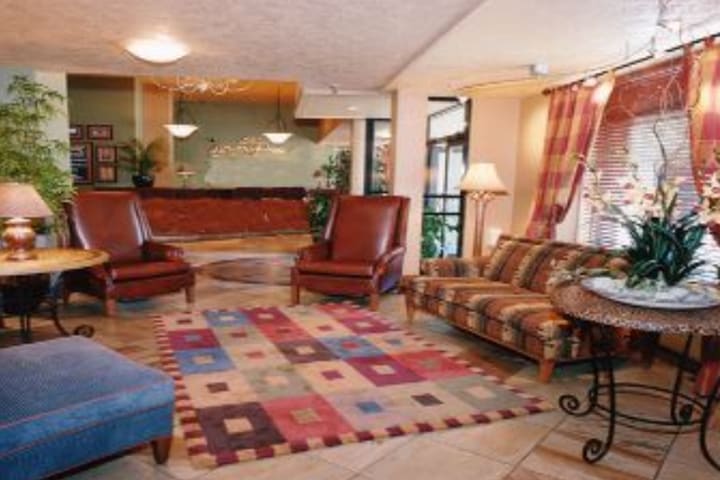 Front desk at the Howard Johnson Vancouver Downtown hotel