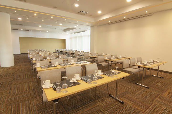 Conference facilities can accommodate up to 200 guests