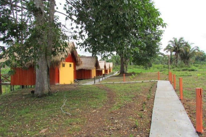 Amazon Turtle Lodge se encuentra a orillas del lago de Tracajá