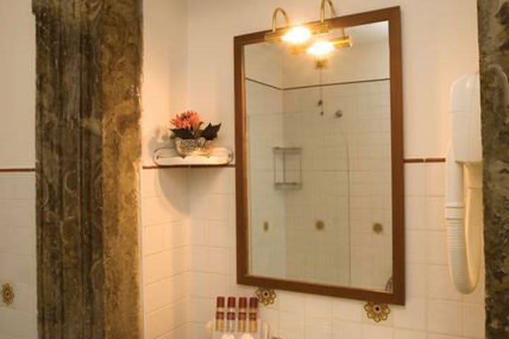 Baño de una habitación del Hotel Antico Palazzo Rospigliosi en Roma