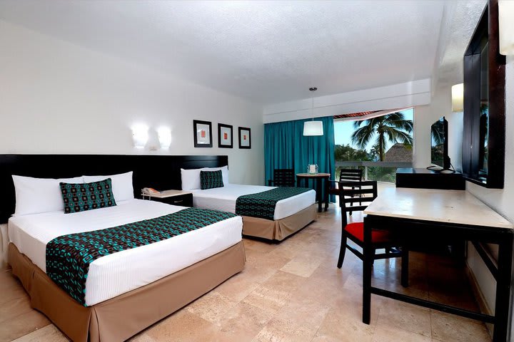 Standard guest room with garden or pool view