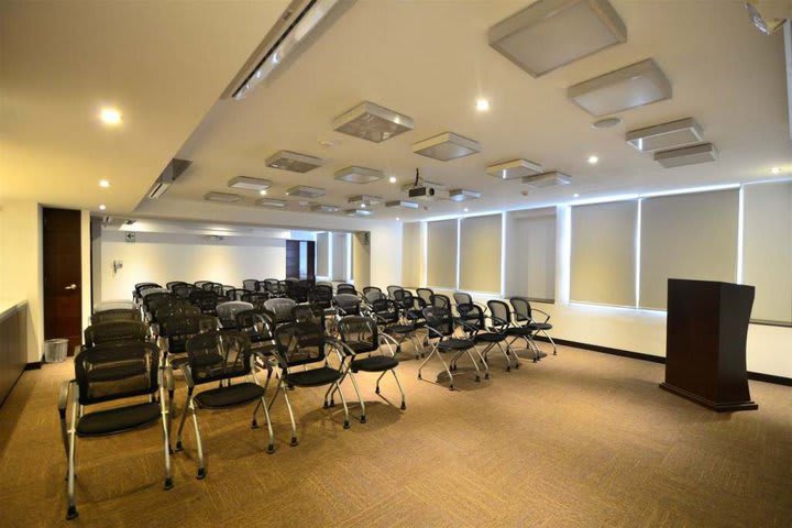 Meeting room at the Aku business hotel