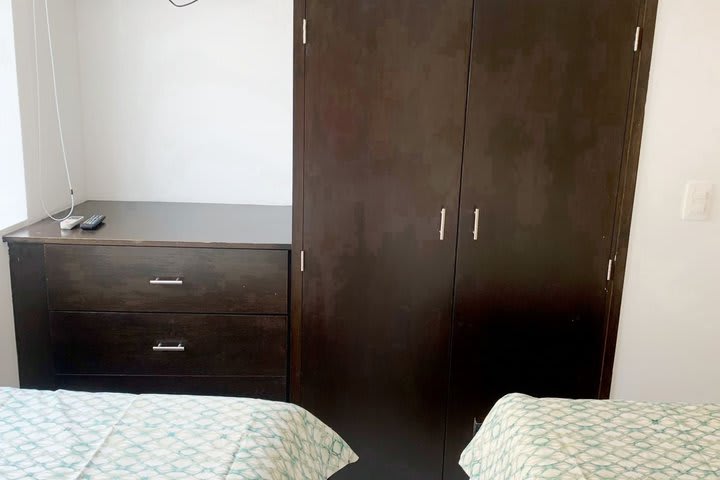 Amenidades en la segunda habitación del apartamento de dos dormitorios