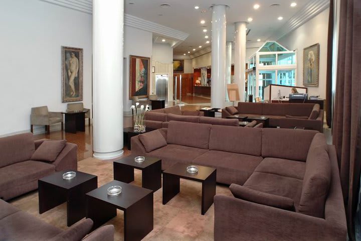 Sitting area in the lobby of the Rafaelhoteles Atocha