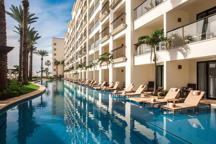 Swim-up rooms