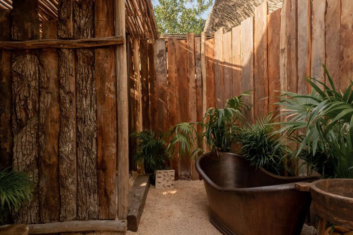 Patio with tub