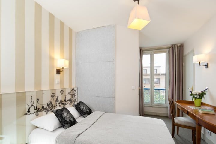 Single guest room at the Grand Hotel des Gobelins near the Latin Quarter