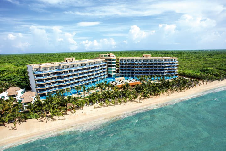 El Dorado Seaside Suites, Transfer, Catamarán, Cenote & More Inclusive