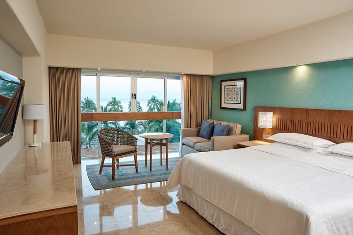 Deluxe guest room with ocean view