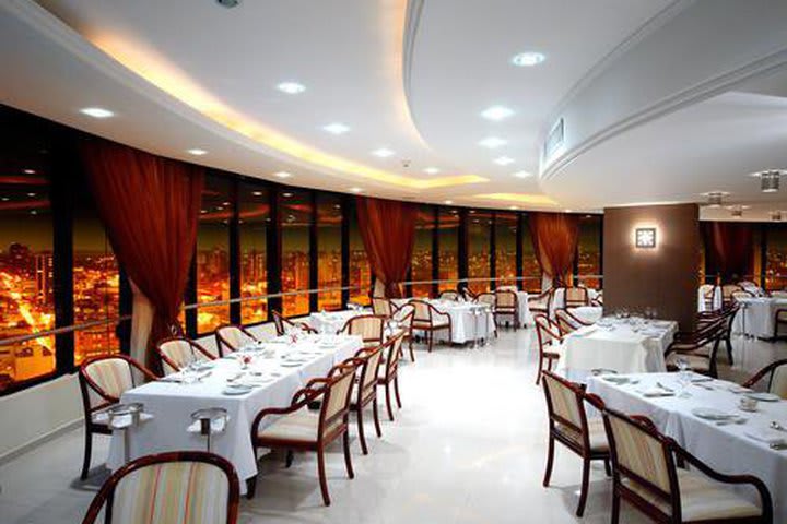 The Golden Tulip Internacional has three restaurants