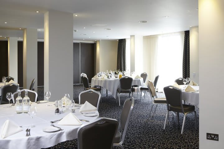 Montaje tipo banquete en un salón de eventos del Best Western Plus Park Grand London