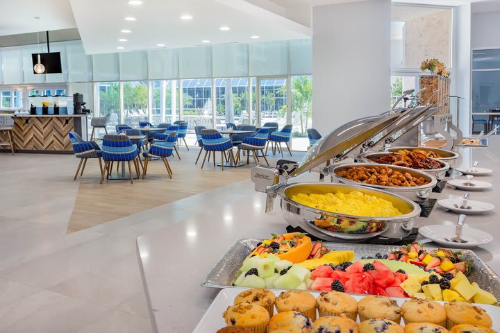 Restaurant with buffet service for breakfast