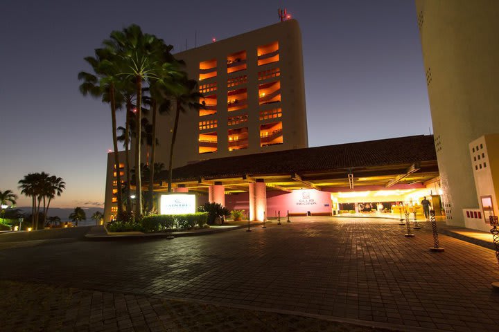 This hotel is facing the beach