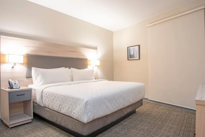 Suite with 1 bedroom and king size bed overlooking the shopping center