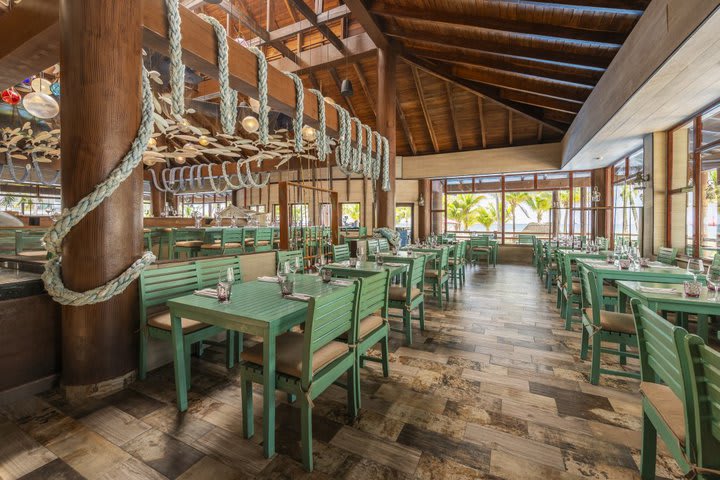 Comida caribeña y ,ariscos en el restaurante La Casona