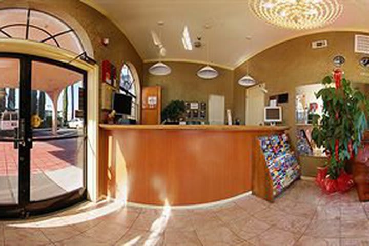 Front desk of the Travelodge in Pasadena