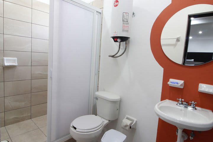 Baño de huéspedes