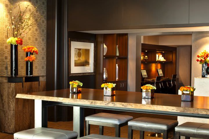 El hotel Wyndham Grand Chicago Riverfront dispone de un centro de negocios abierto las 24 horas