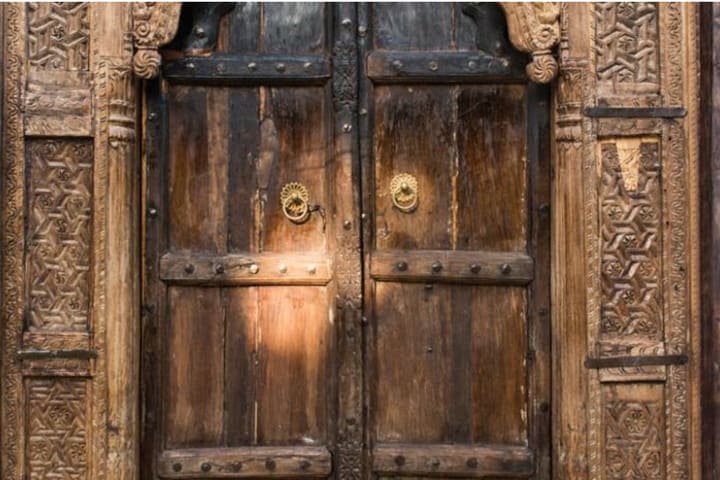 Puerta de entrada a la propiedad