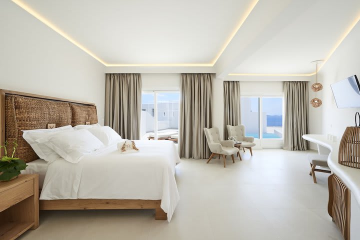 Exclusive Suite, Private Pool, Partial Sea View