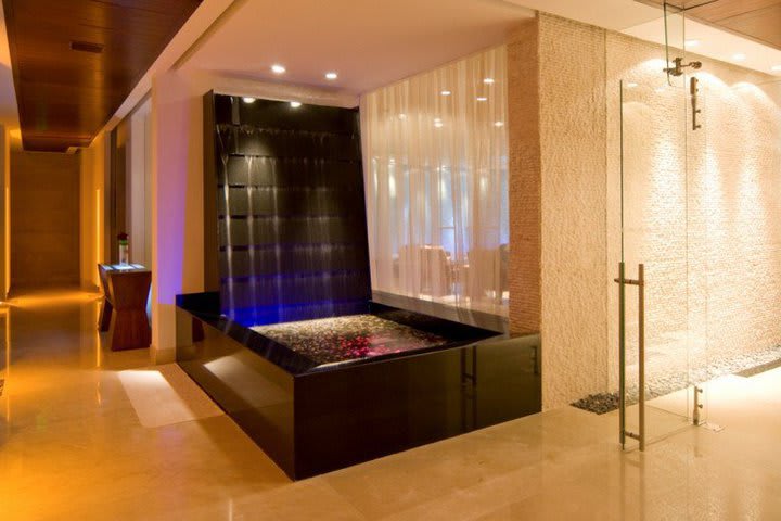 Hydrotherapy area in the Spa