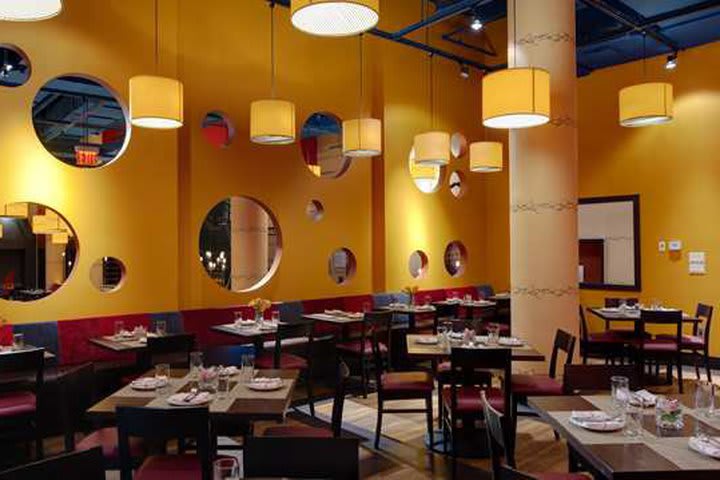 El hotel Hilton Fashion District en Nueva York tiene un restaurante de comida americana