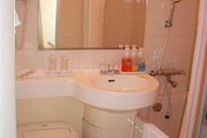 Guest rooms at the Chisun Inn Asakusa offer private bathroom with shower